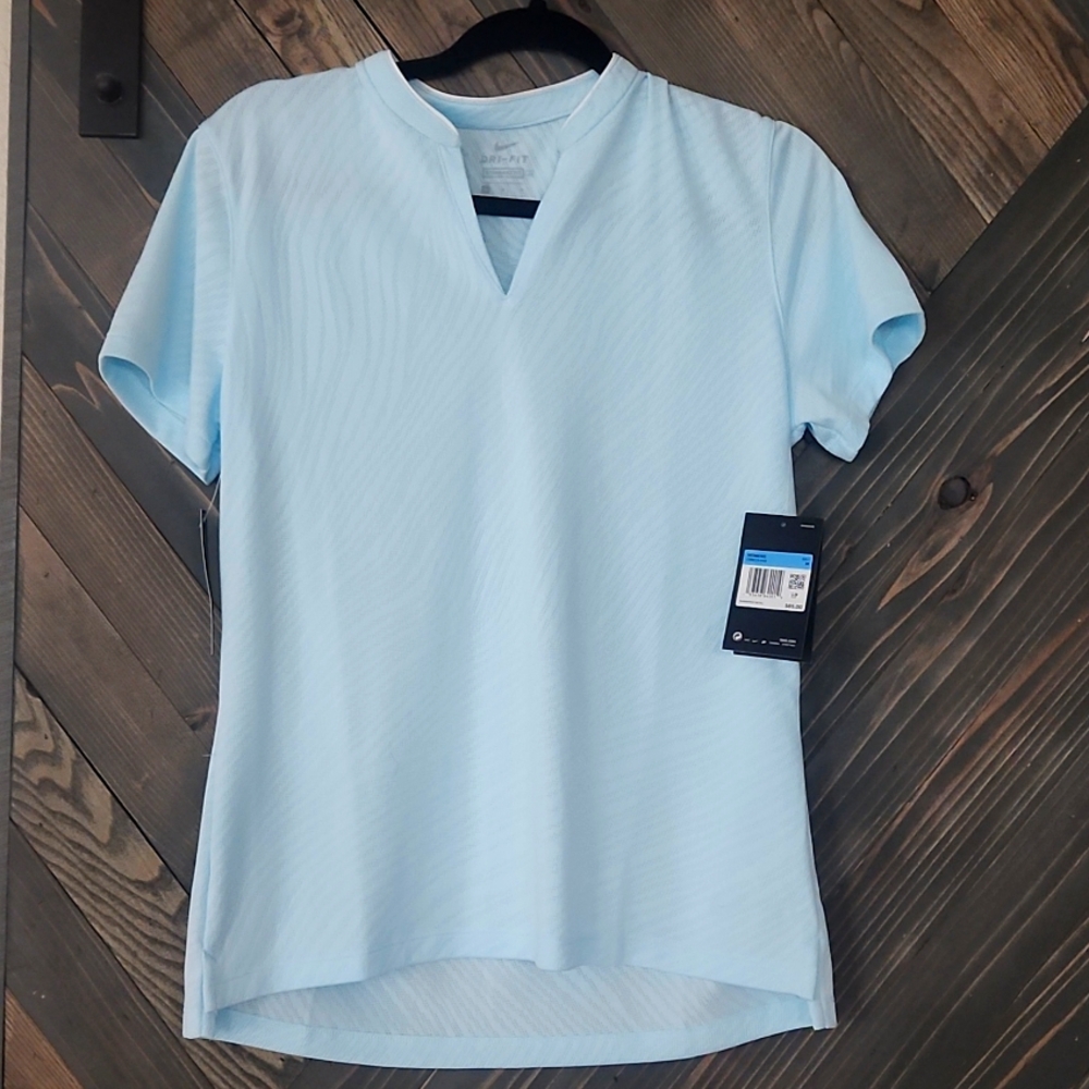 NIKE WOMEN'S M BREATHE  Golf shirt, size Medium, pale blue. V Neck. Super cute